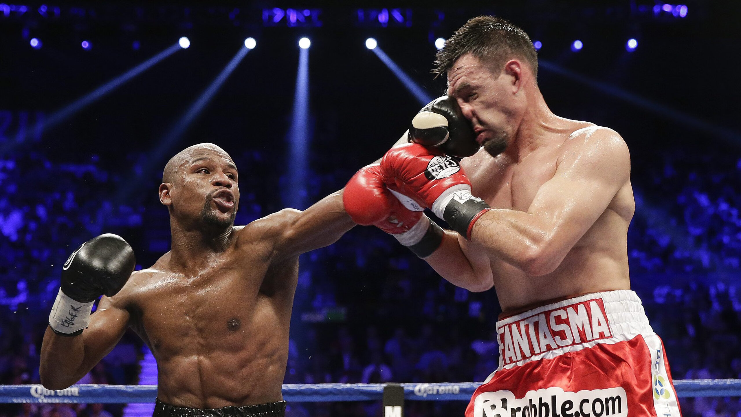 英超的商业广告合作案例，英超场边led广告报价